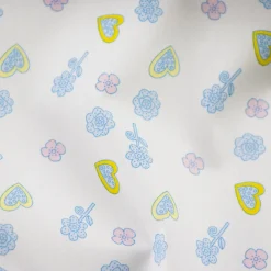 Bambino Giesse Scampoli Tessuti In Cotone>COTONE LEGGERO FIORI E CUORI